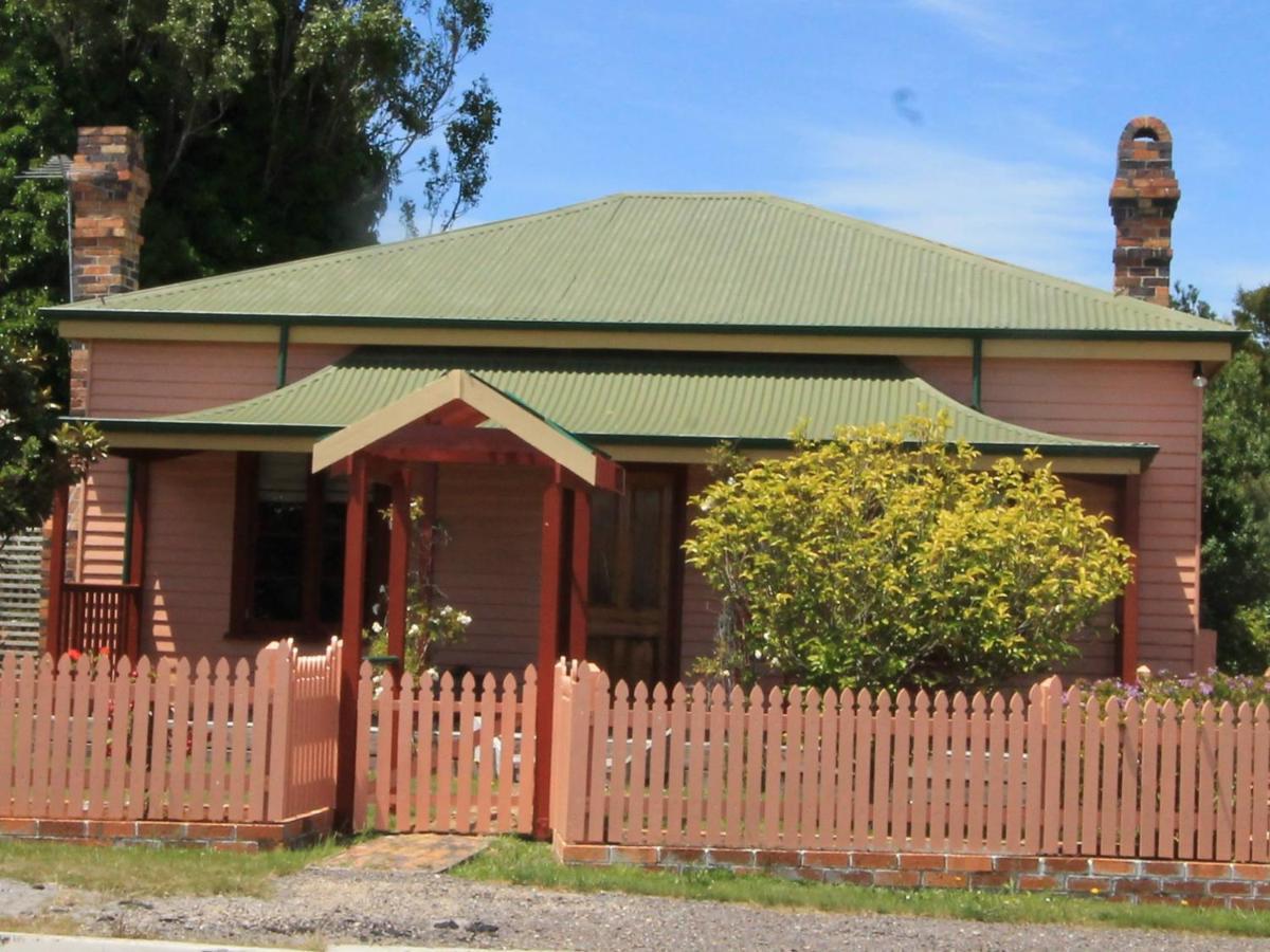 Kerrellie Cottages 2, 4&8 Reid Street Strahan Esterno foto