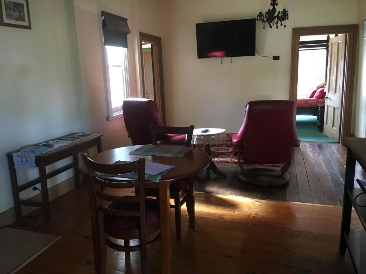 Kerrellie Cottages 2, 4&8 Reid Street Strahan Esterno foto
